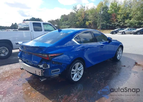 2021 Lexus Is 300 z USA, uszkodzony, nr VIN JTHAA1D25M5117826